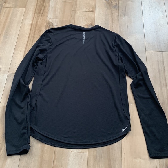 Girls New Balance Long-sleeve dry fit shirt - Picture 3 of 3